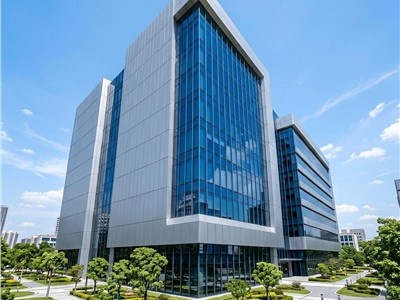 建筑企业工程招投标的前提，具备相应资质证书